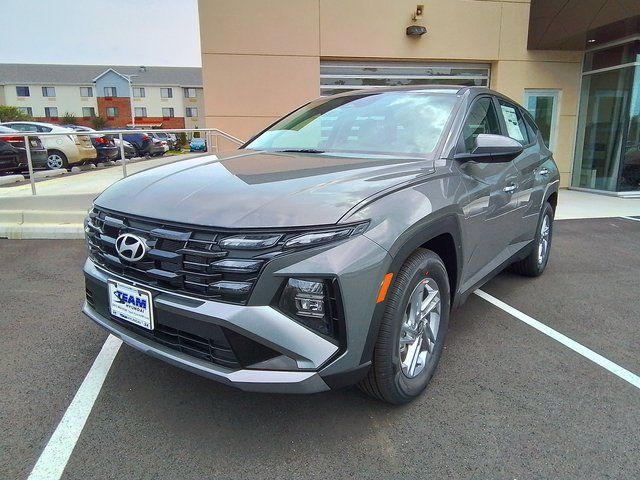 2025 Hyundai Tucson SE photo 3