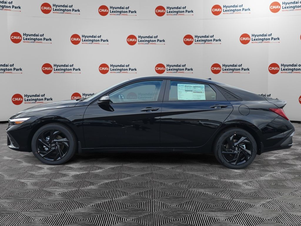 2026 Hyundai Elantra SEL Sport photo 4