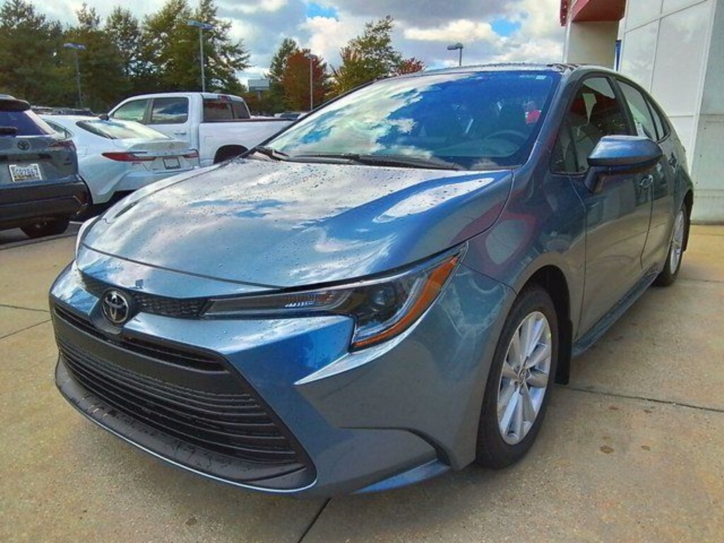 New 2025 Toyota Corolla LE Sedan
