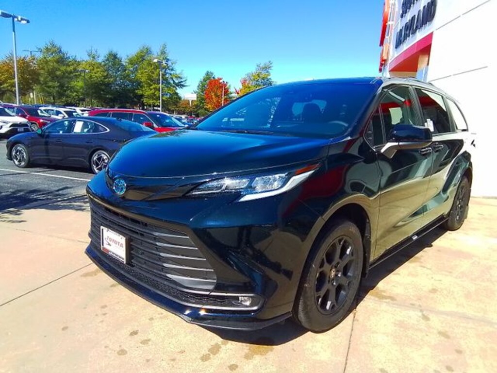 New 2025 Toyota Sienna Woodland Edition Van Passenger Van