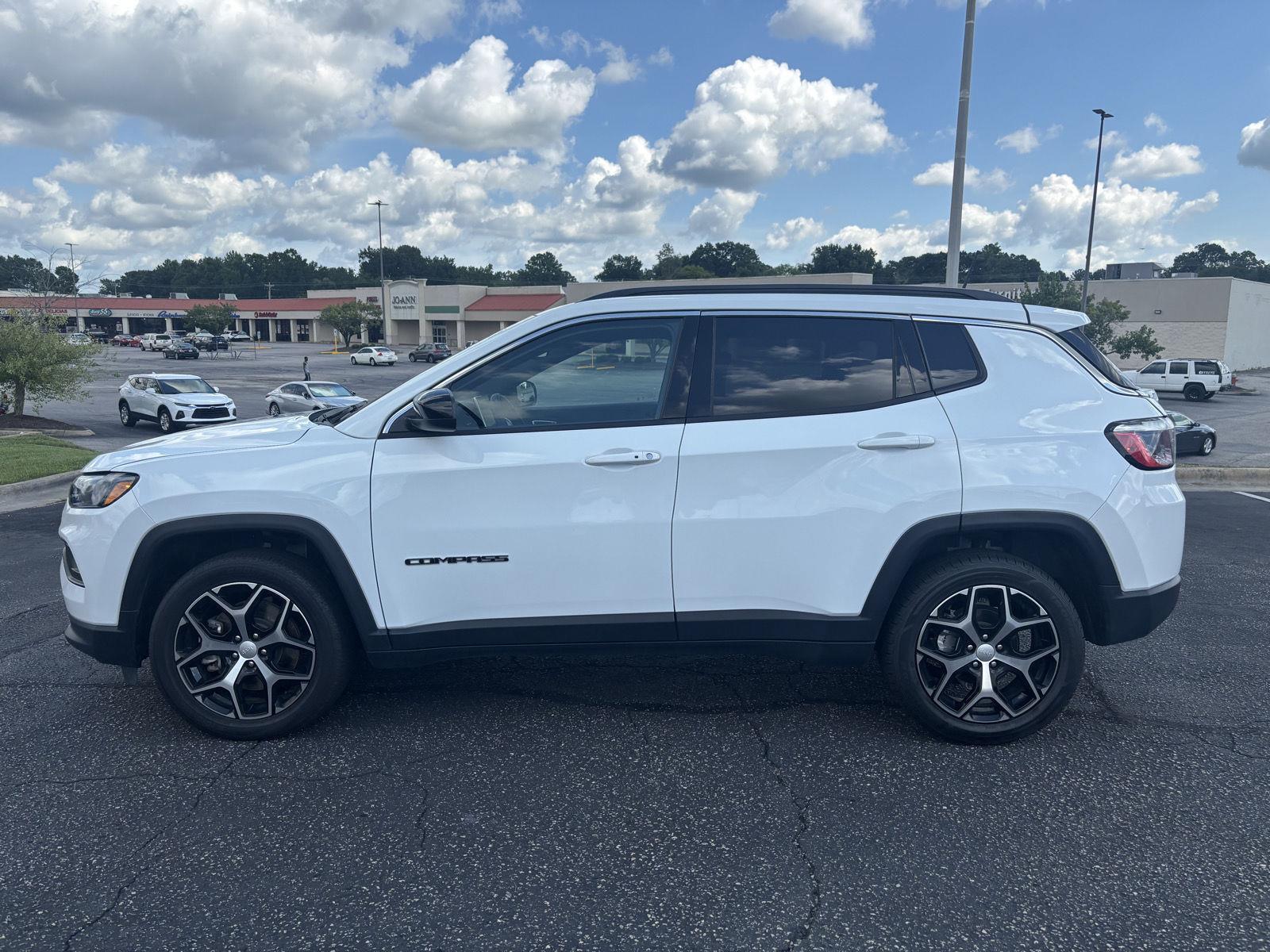 2024 Jeep Compass Latitude photo 4