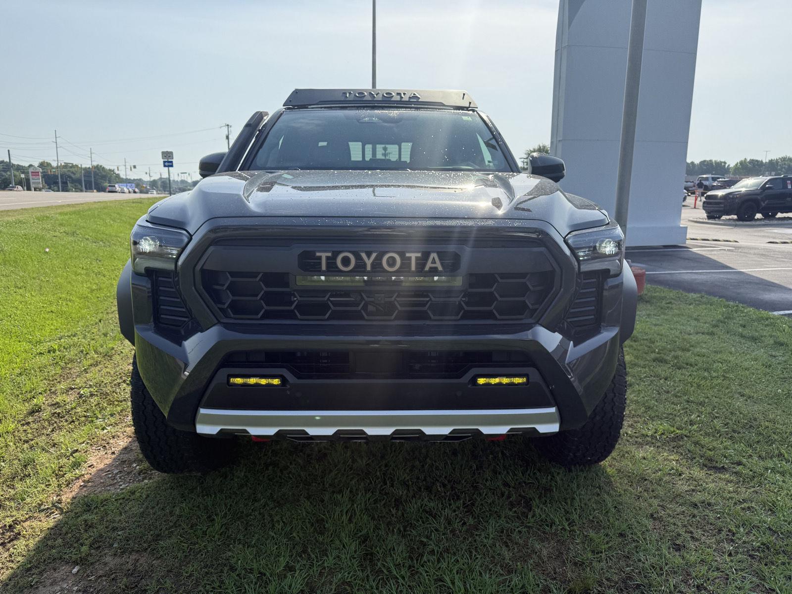 2025 Toyota Tacoma Trailhunter photo 2