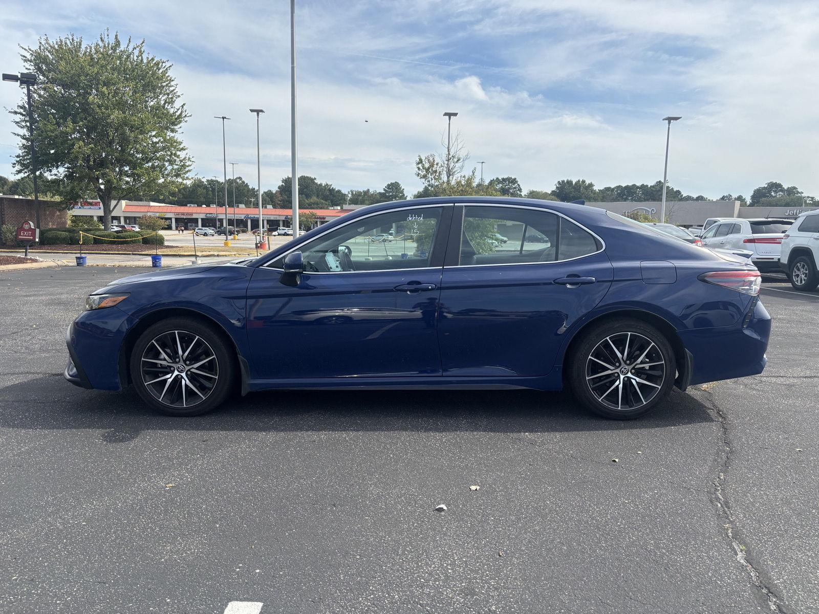 2023 Toyota Camry SE photo 4