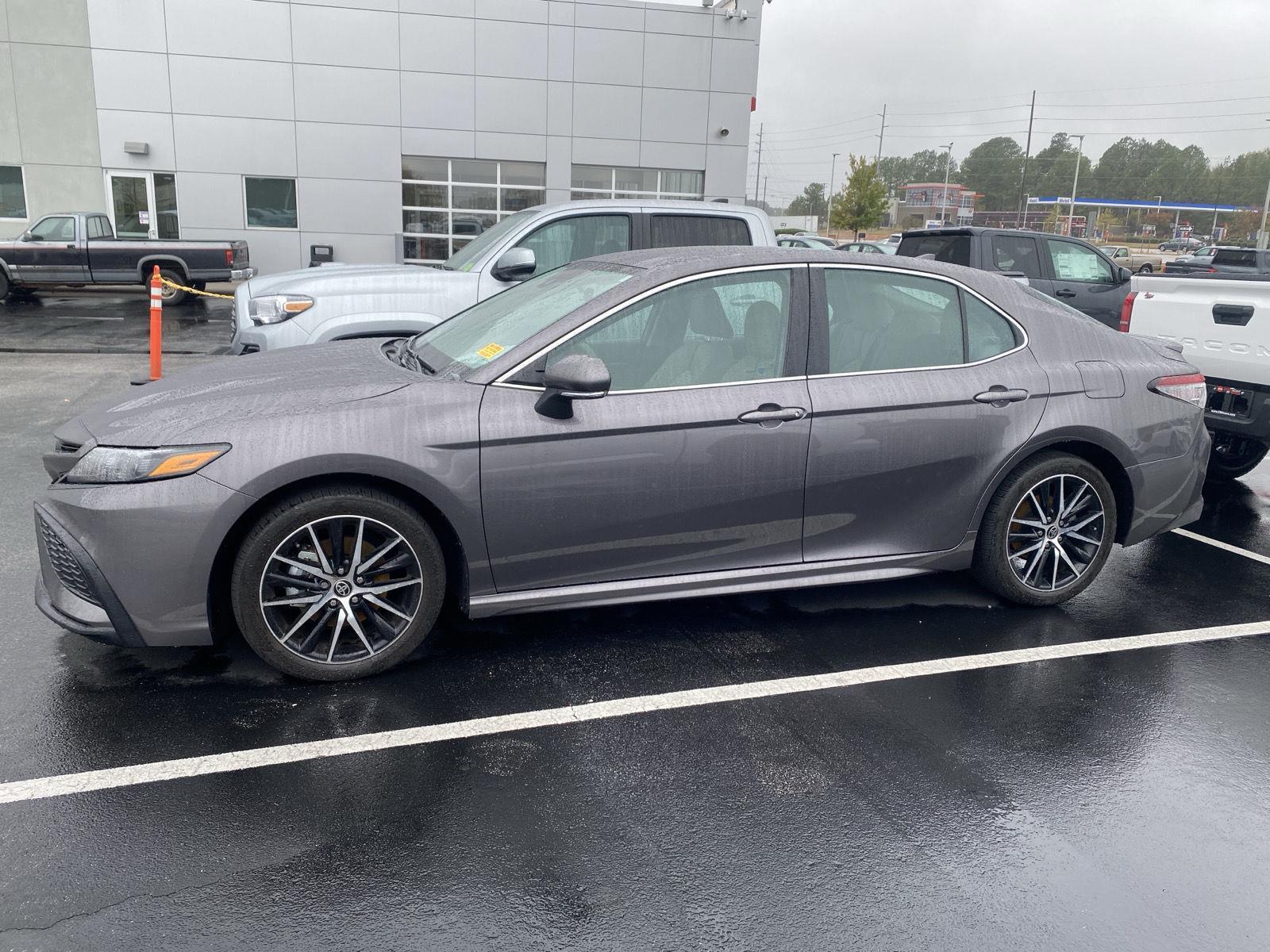 2023 Toyota Camry SE photo 4