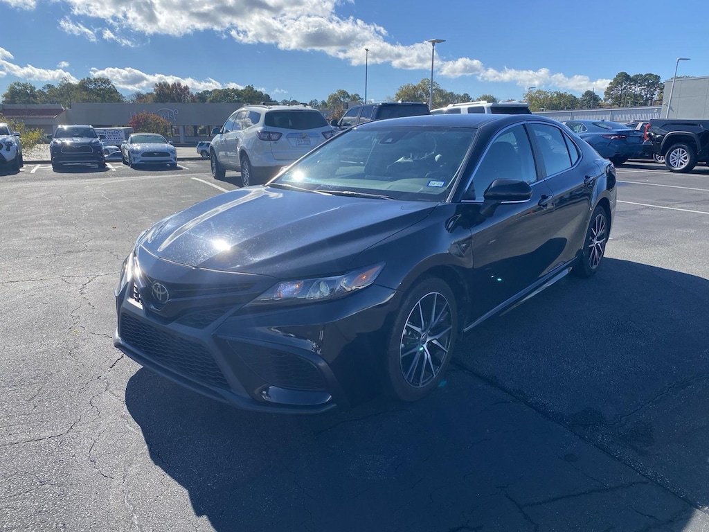 Used 2023 Toyota Camry SE Sedan