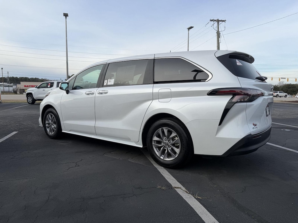 Used 2025 Toyota Sienna XLE 8 Passenger Van Passenger Van