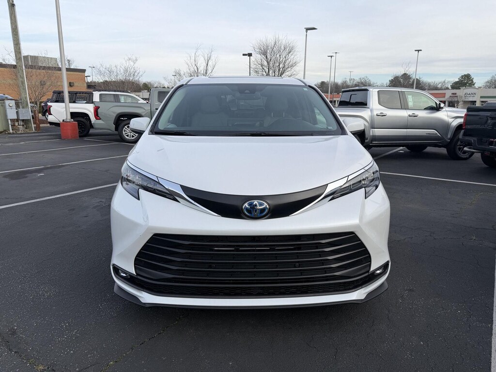 Used 2025 Toyota Sienna XLE 8 Passenger Van Passenger Van