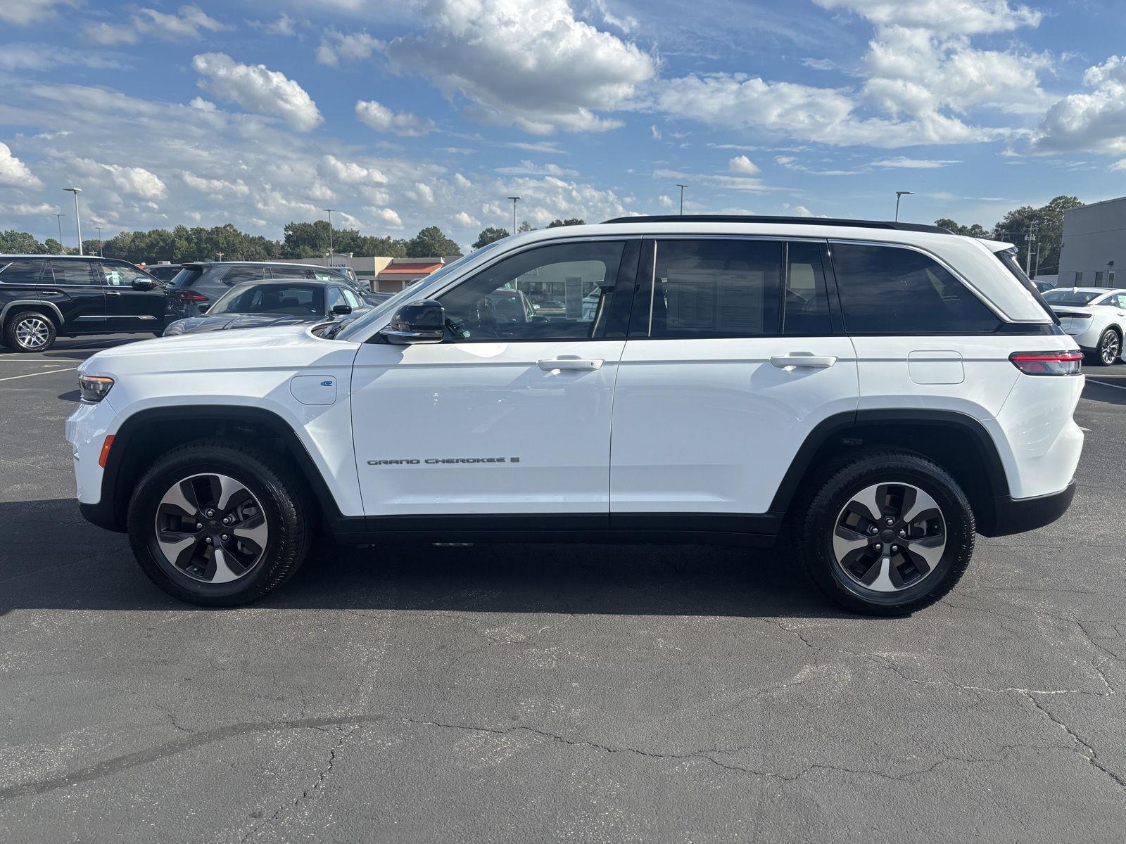 2024 Jeep Cherokee Limited 4xe photo 3