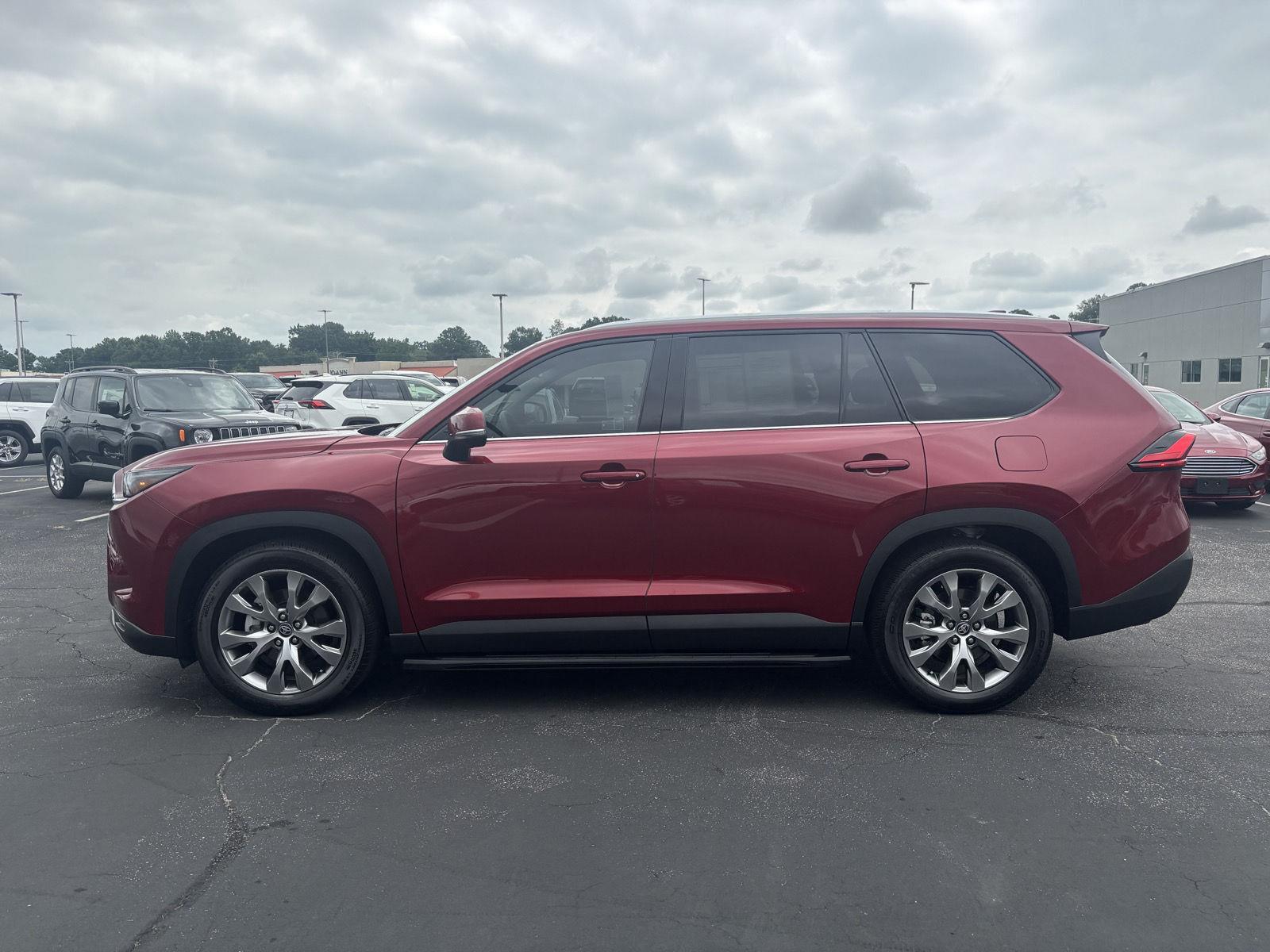 2024 Toyota Highlander Hybrid Limited photo 4