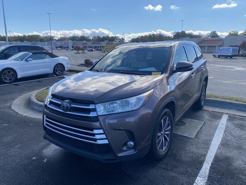 Used 2017 Toyota Highlander XLE V6 SUV