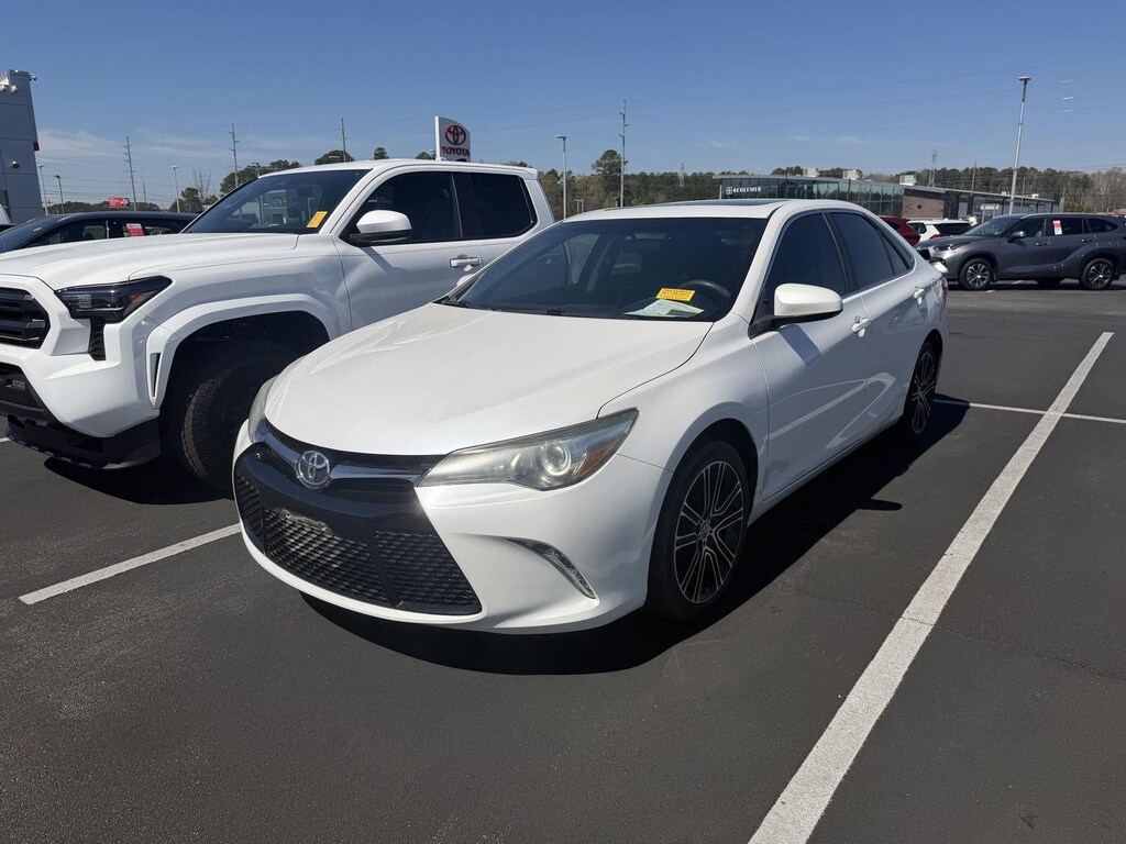 Used 2016 Toyota Camry SE w/Special Edition Pkg Sedan