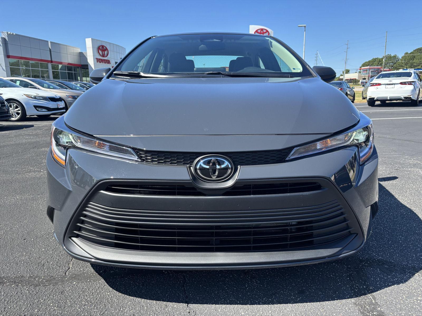 2025 Toyota Corolla LE photo 2