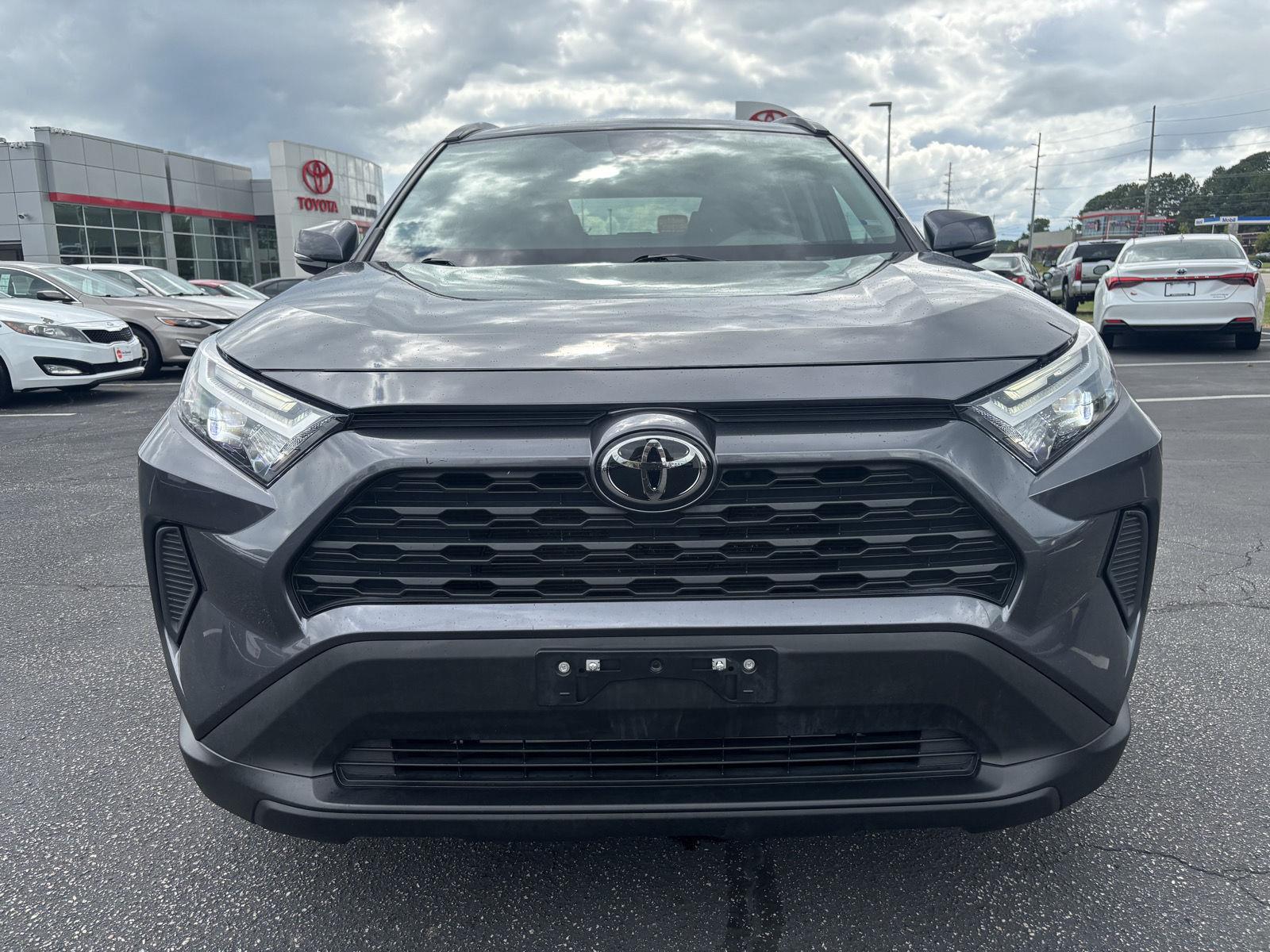 2023 Toyota RAV4 XLE photo 2