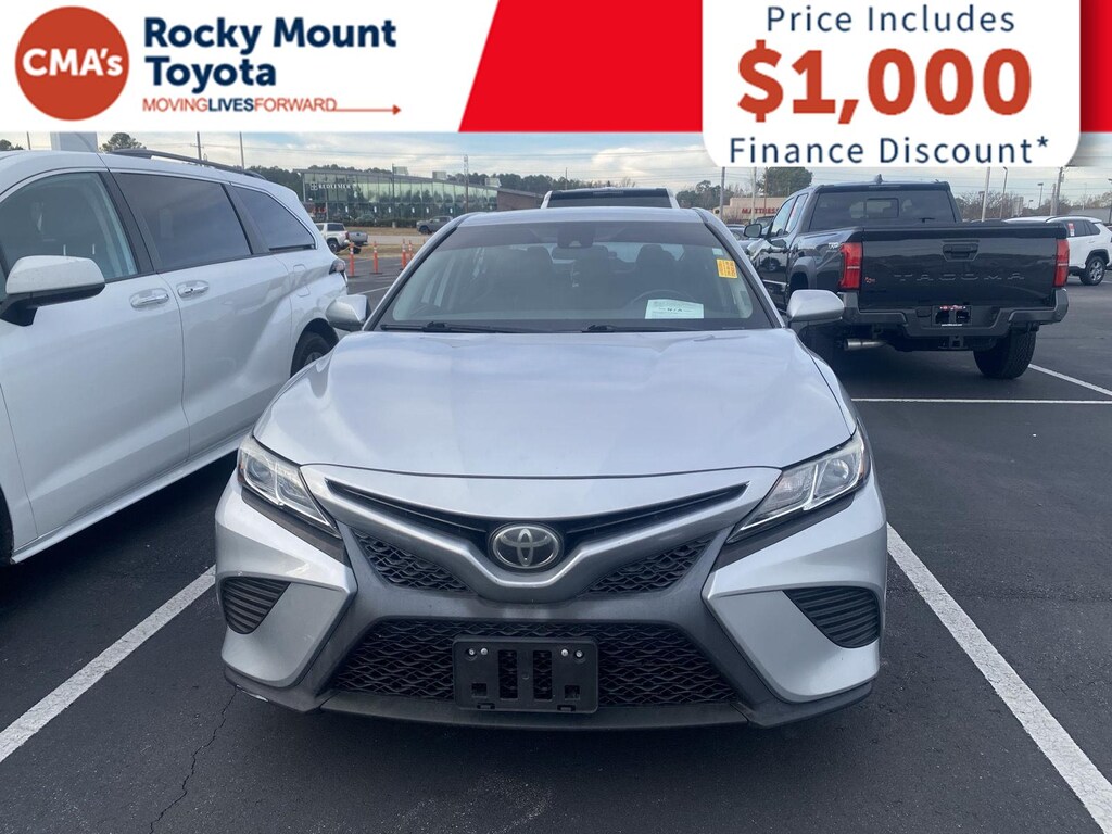 Used 2020 Toyota Camry SE Sedan