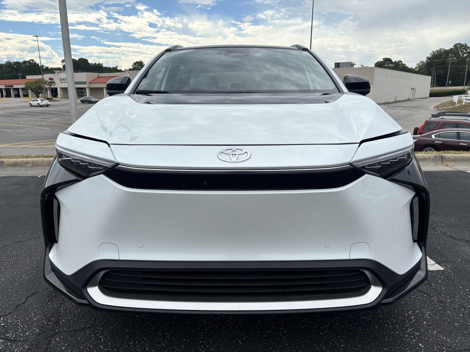 2023 Toyota bZ4X XLE photo 2