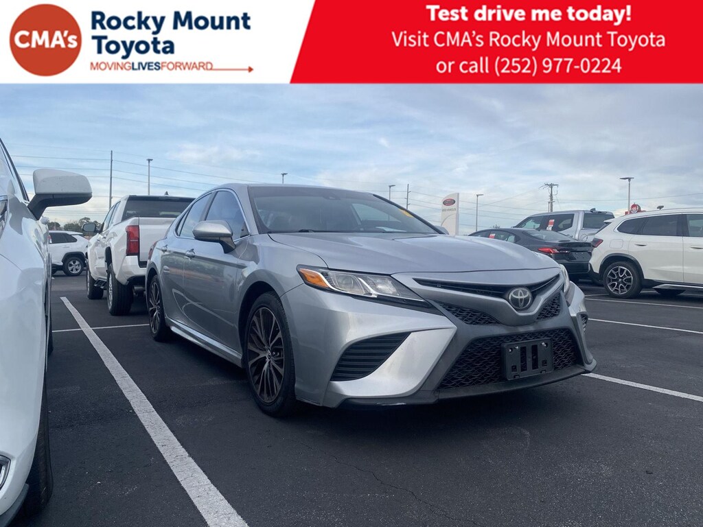 Used 2020 Toyota Camry SE Sedan