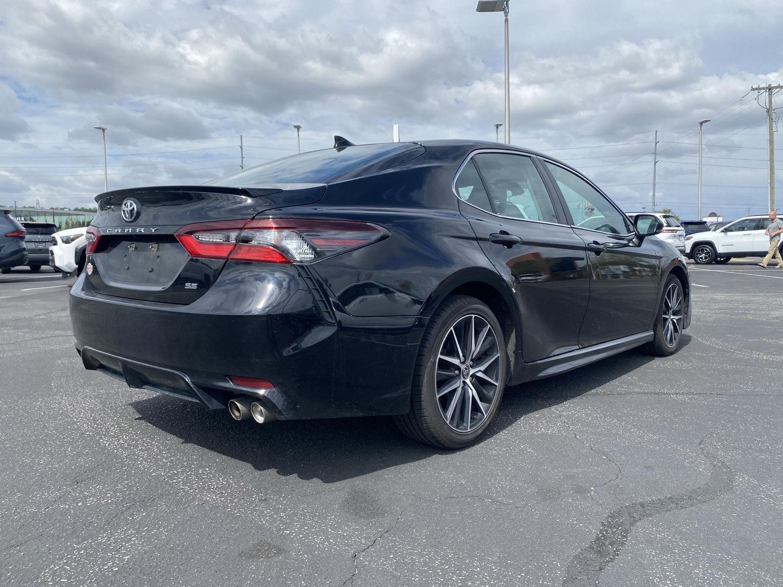 2023 Toyota Camry SE photo 3