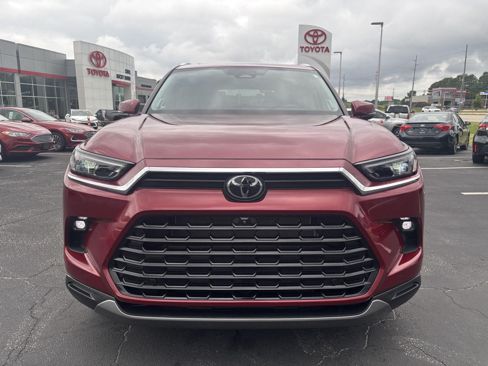 2024 Toyota Highlander Hybrid Limited photo 2