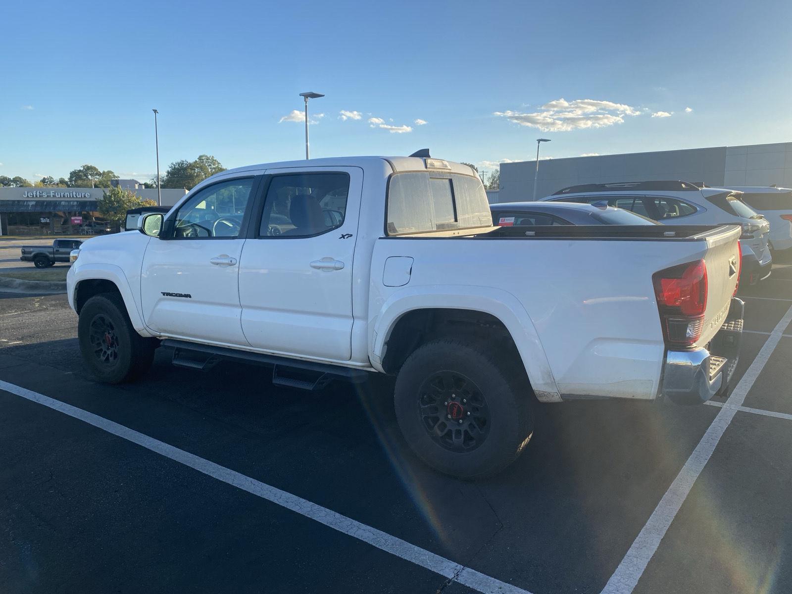 2019 Toyota Tacoma SR5 V6 photo 2