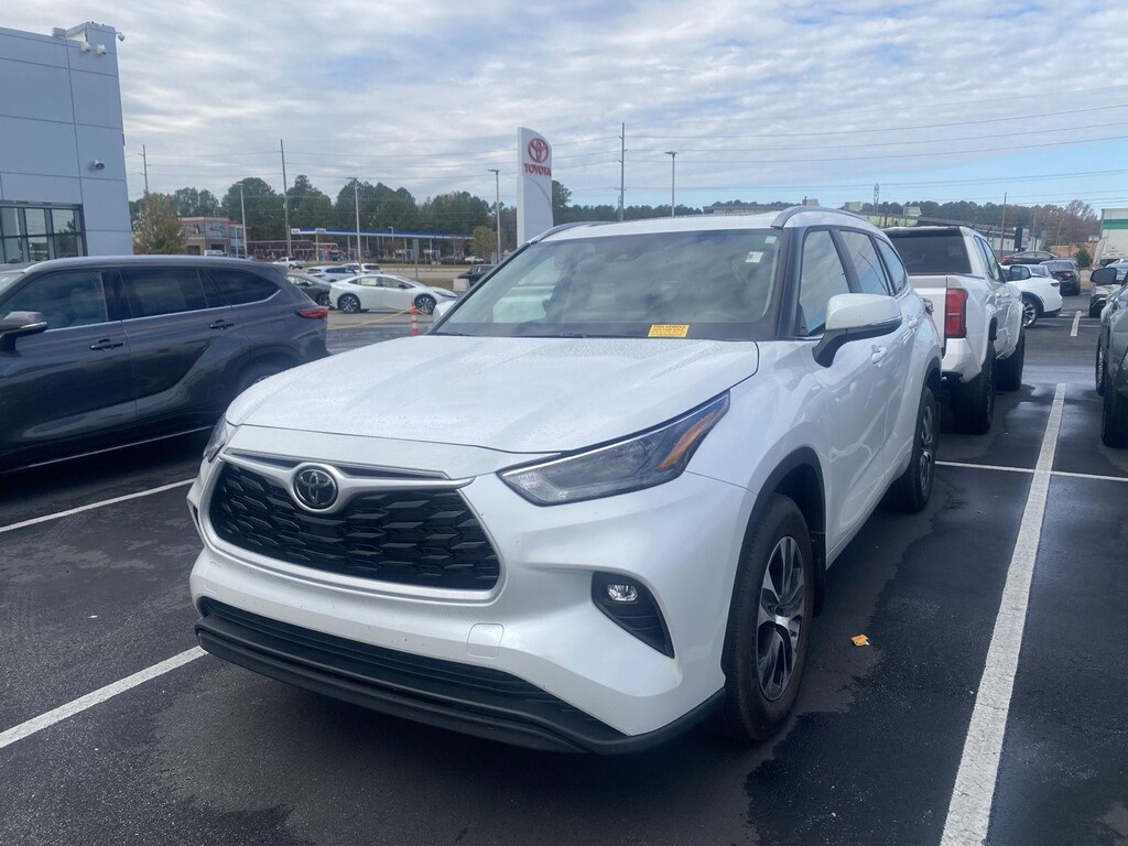 Used 2025 Toyota Highlander XLE SUV