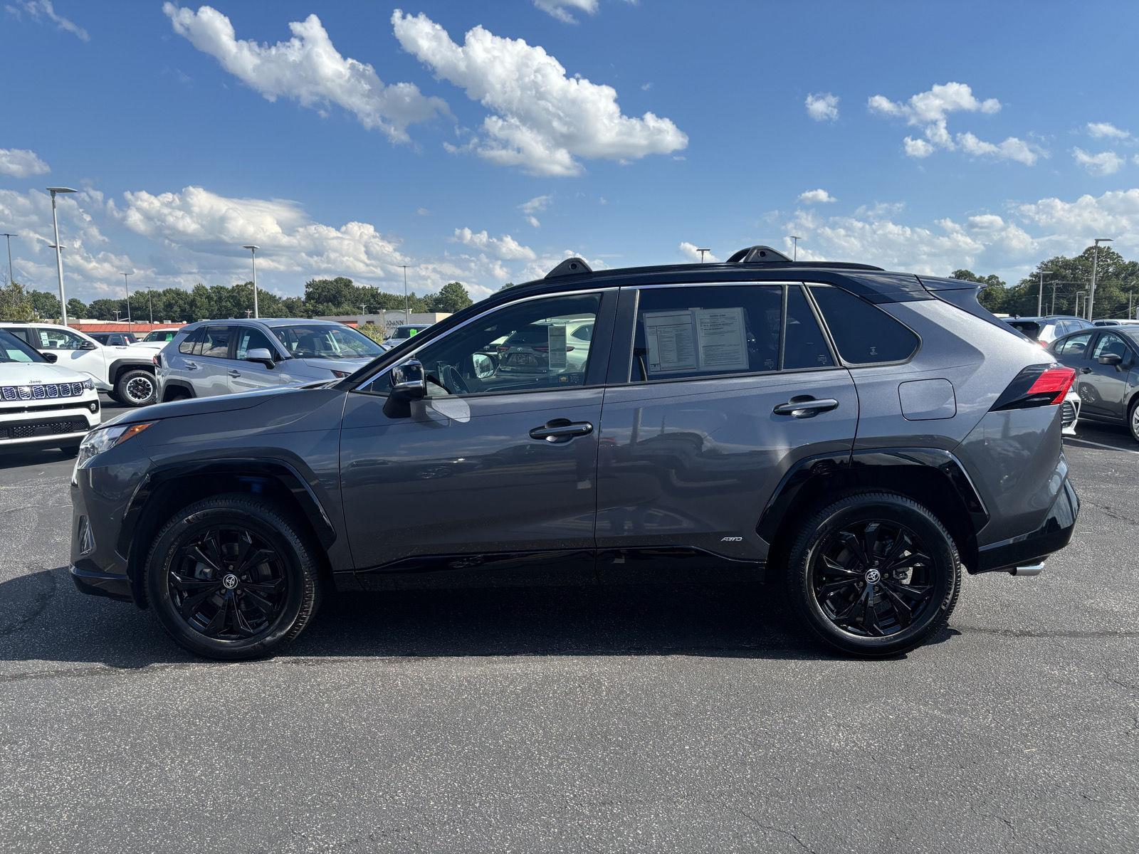 2023 Toyota RAV4 Hybrid XSE photo 3