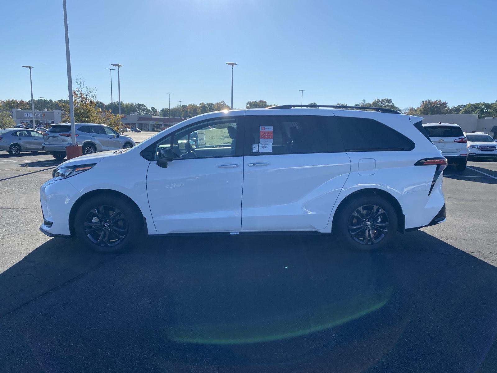 2025 Toyota Sienna XSE photo 4