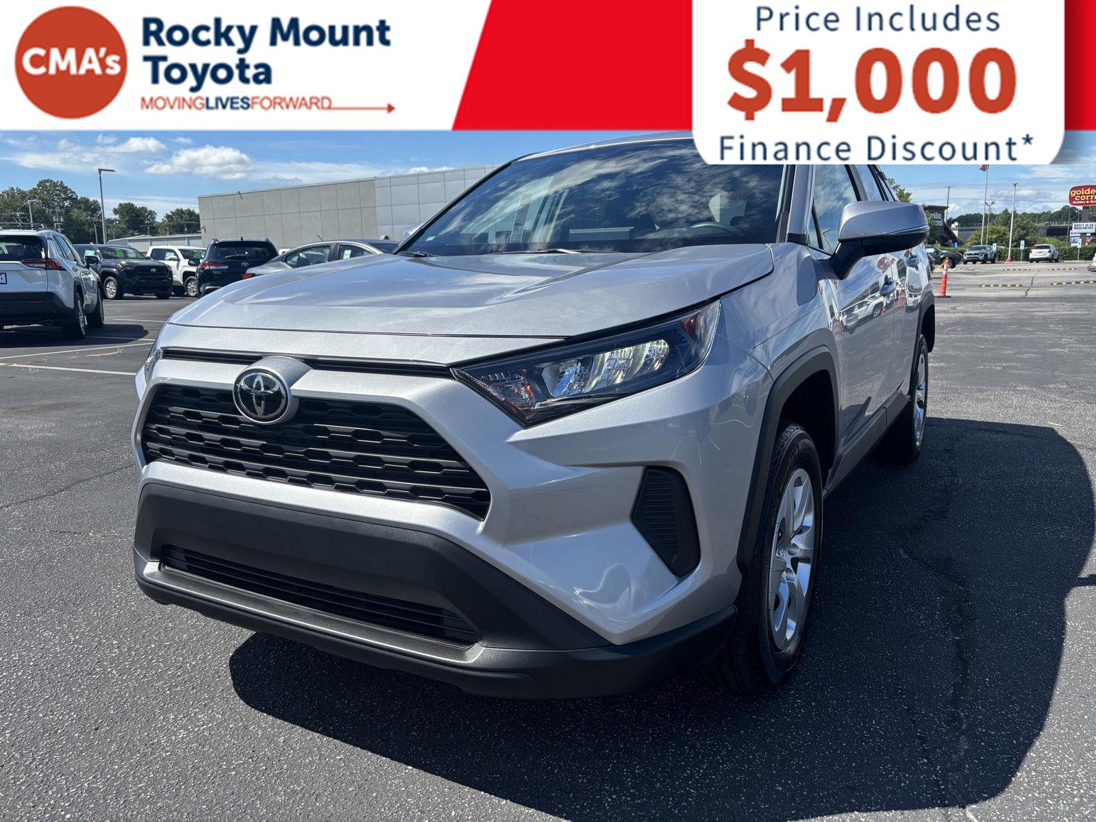 2022 Toyota RAV4 LE photo 3