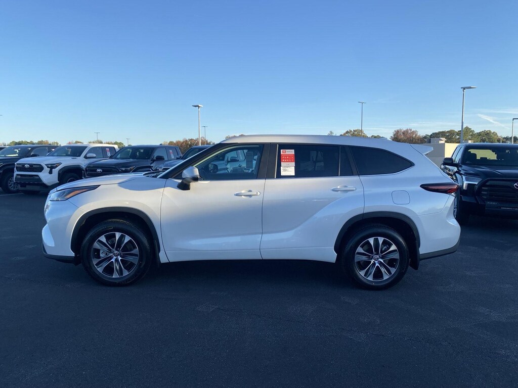 New 2026 Toyota Highlander XLE SUV