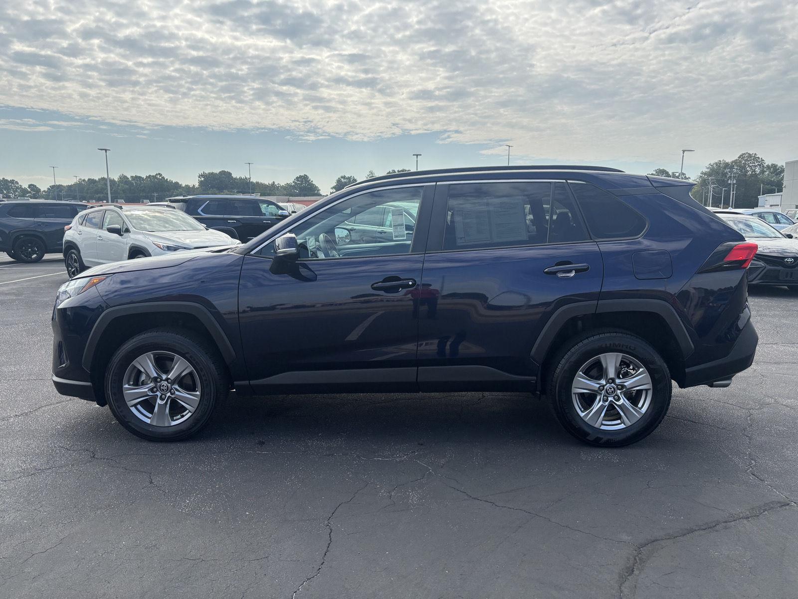 2024 Toyota RAV4 XLE photo 4