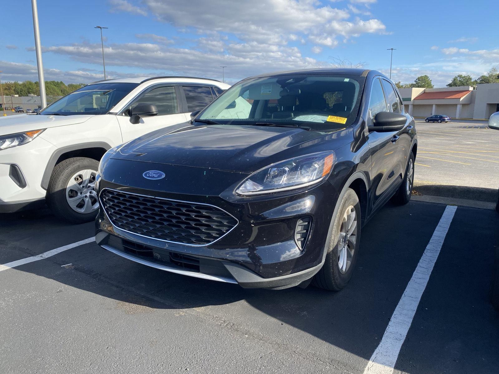 2022 Ford Escape SE photo 2
