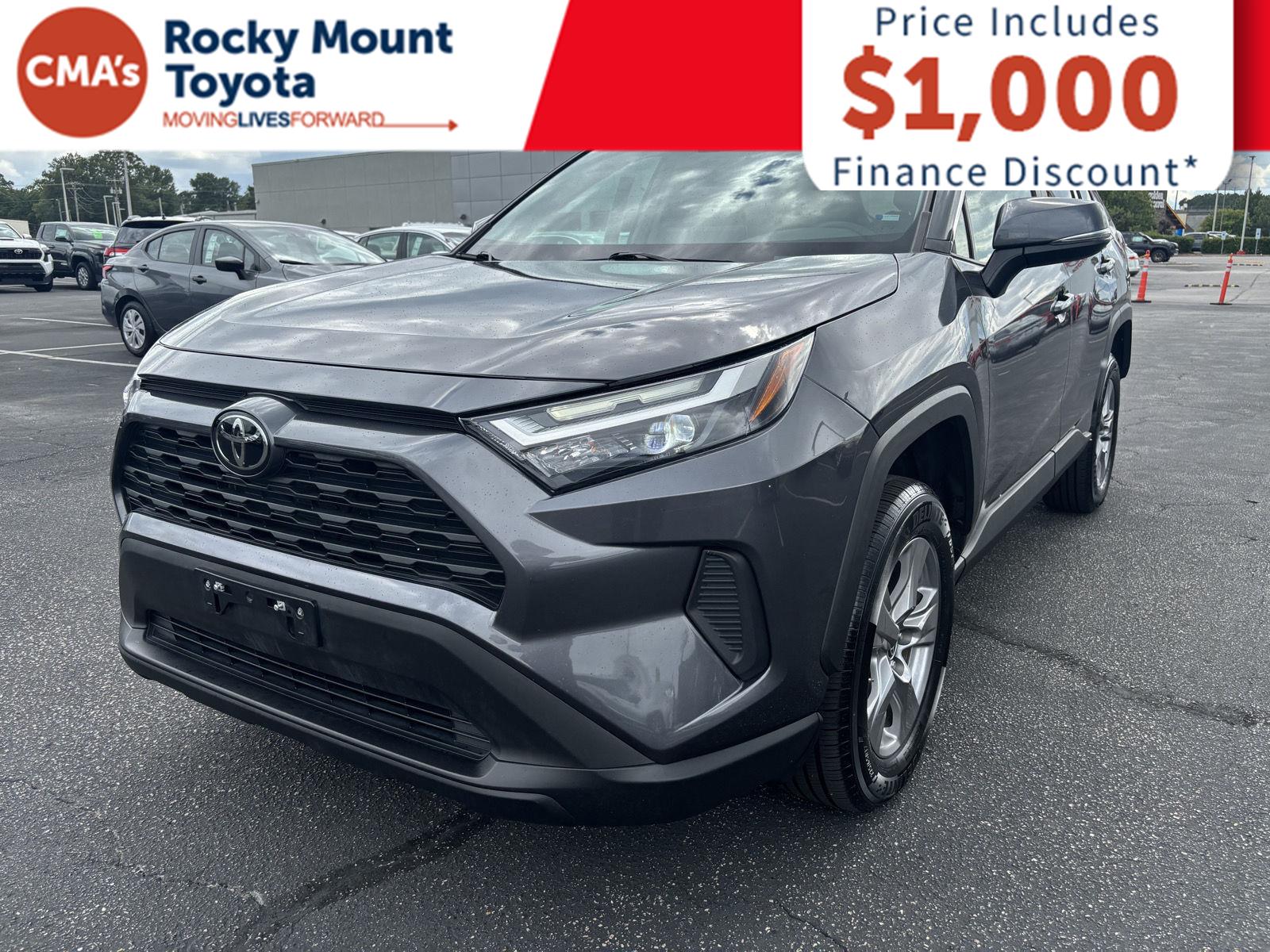 2023 Toyota RAV4 XLE photo 3