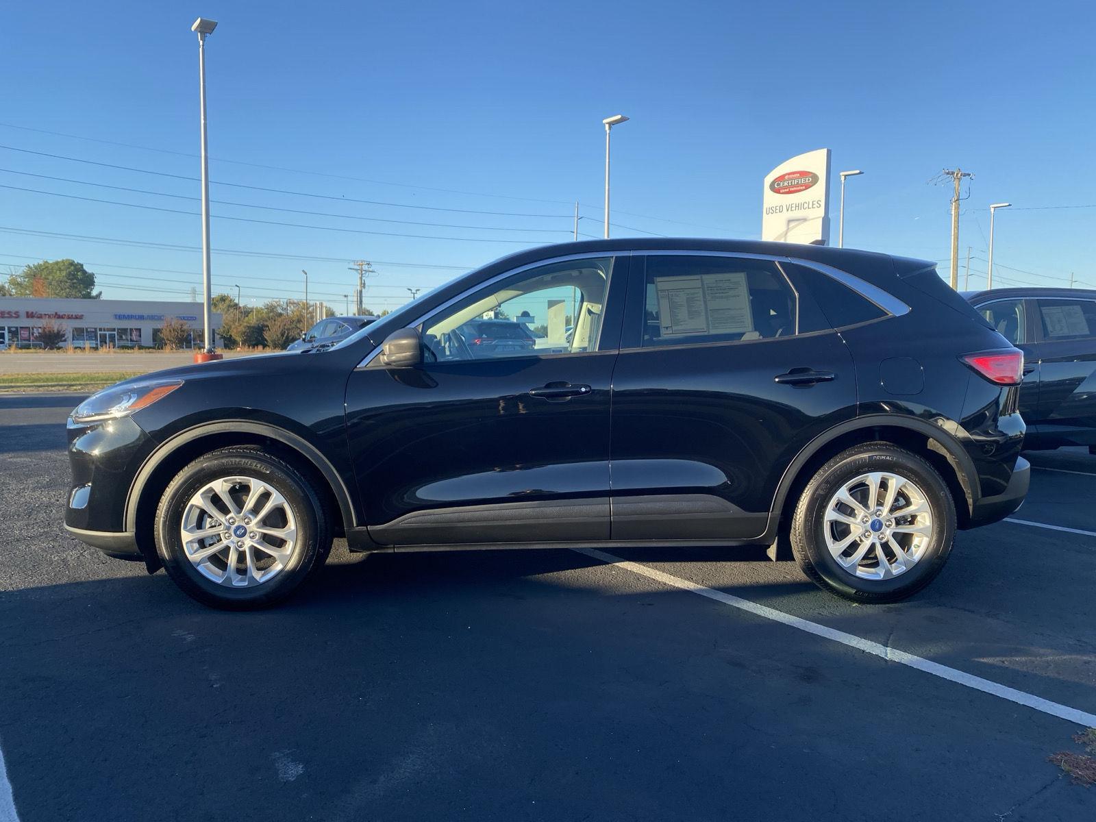 2022 Ford Escape SE photo 4