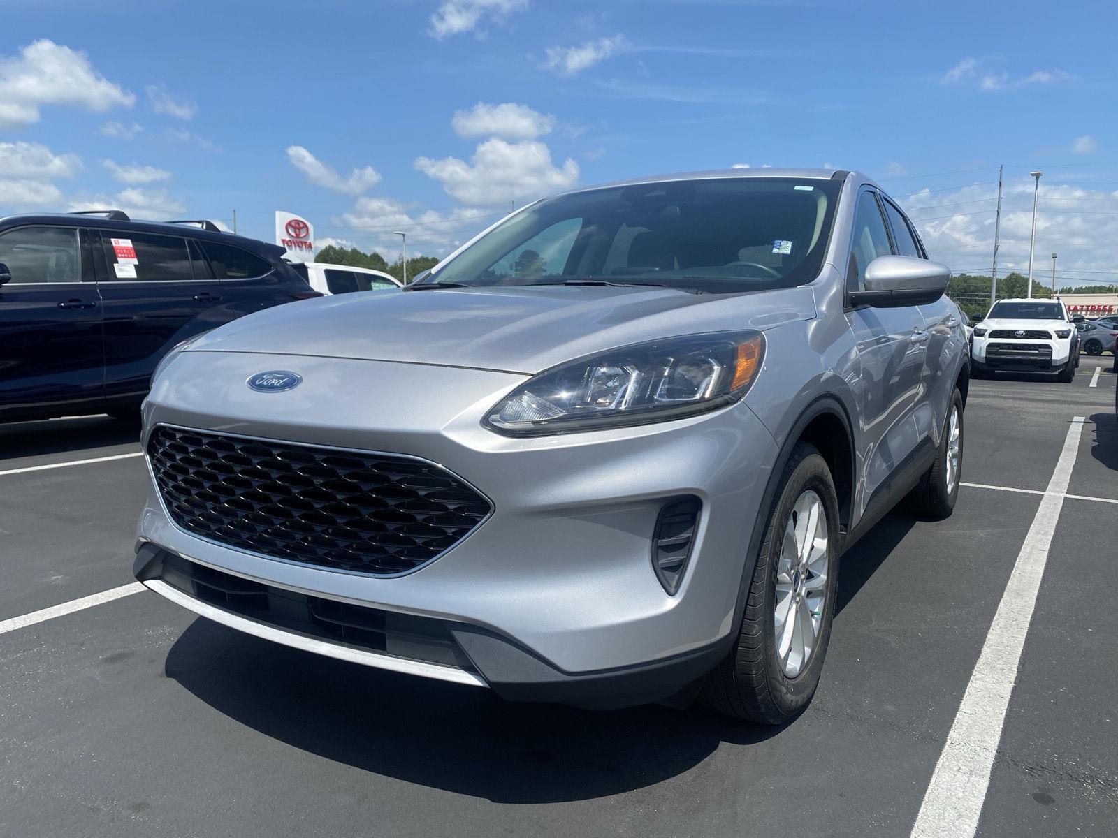 2020 Ford Escape SE photo 3