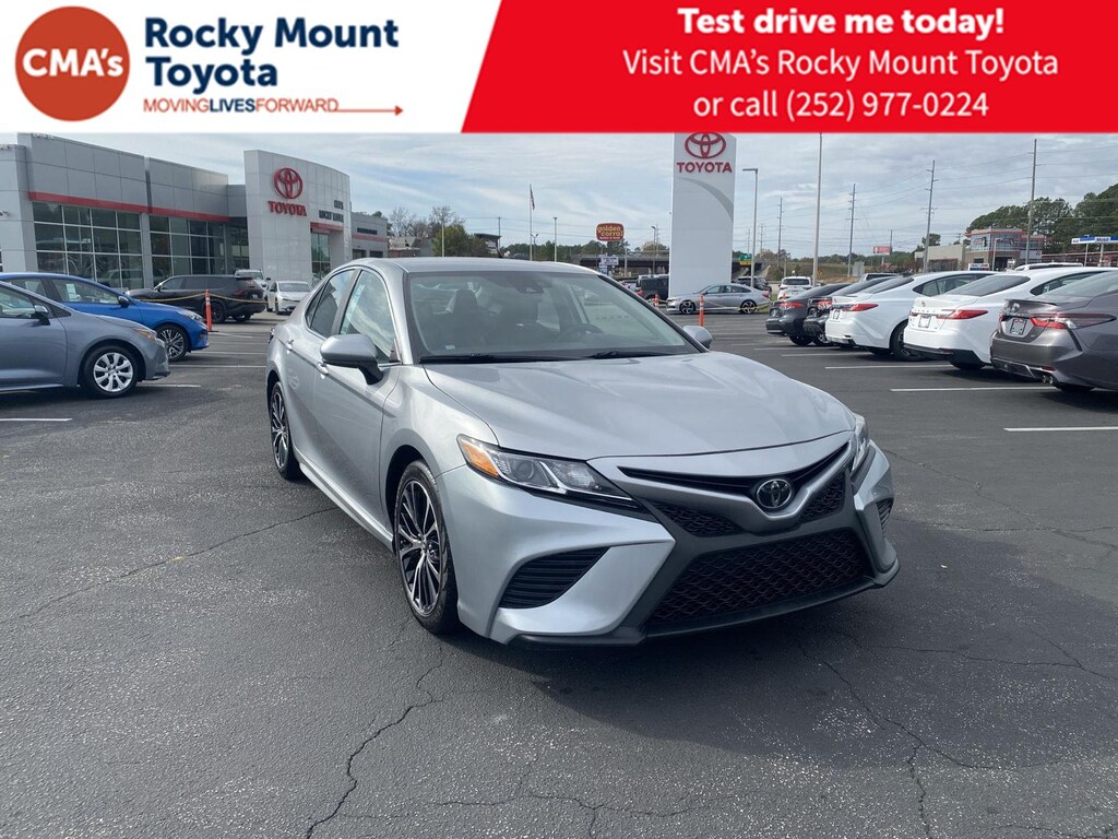 Used 2020 Toyota Camry SE Sedan