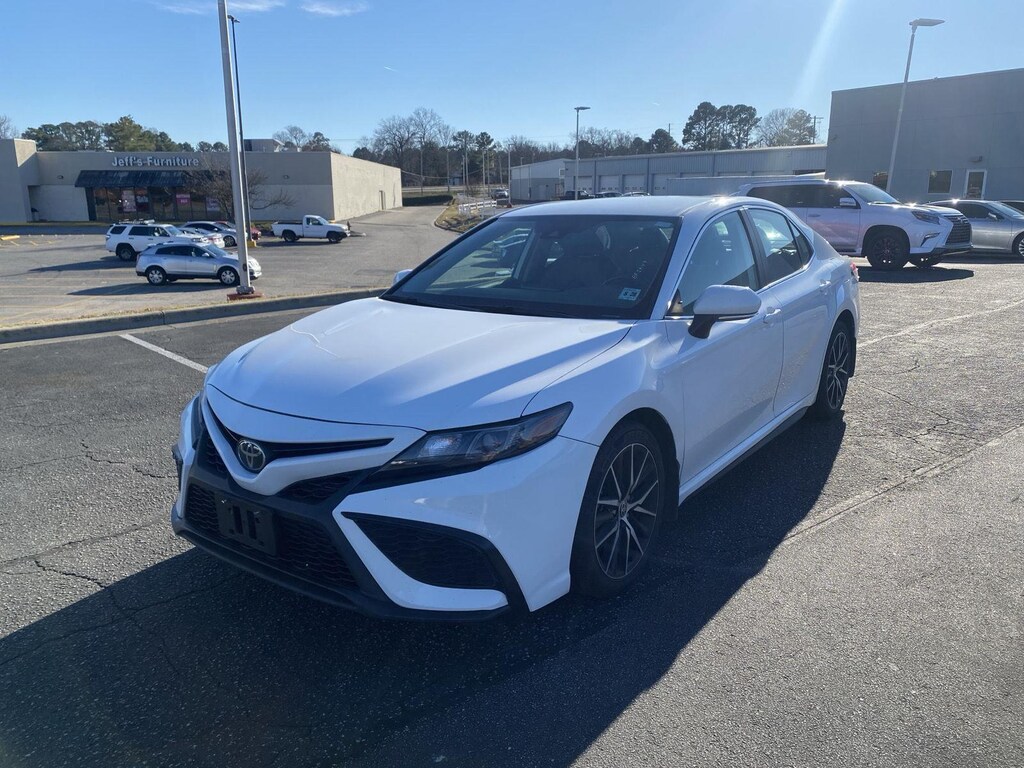 Used 2023 Toyota Camry SE Sedan
