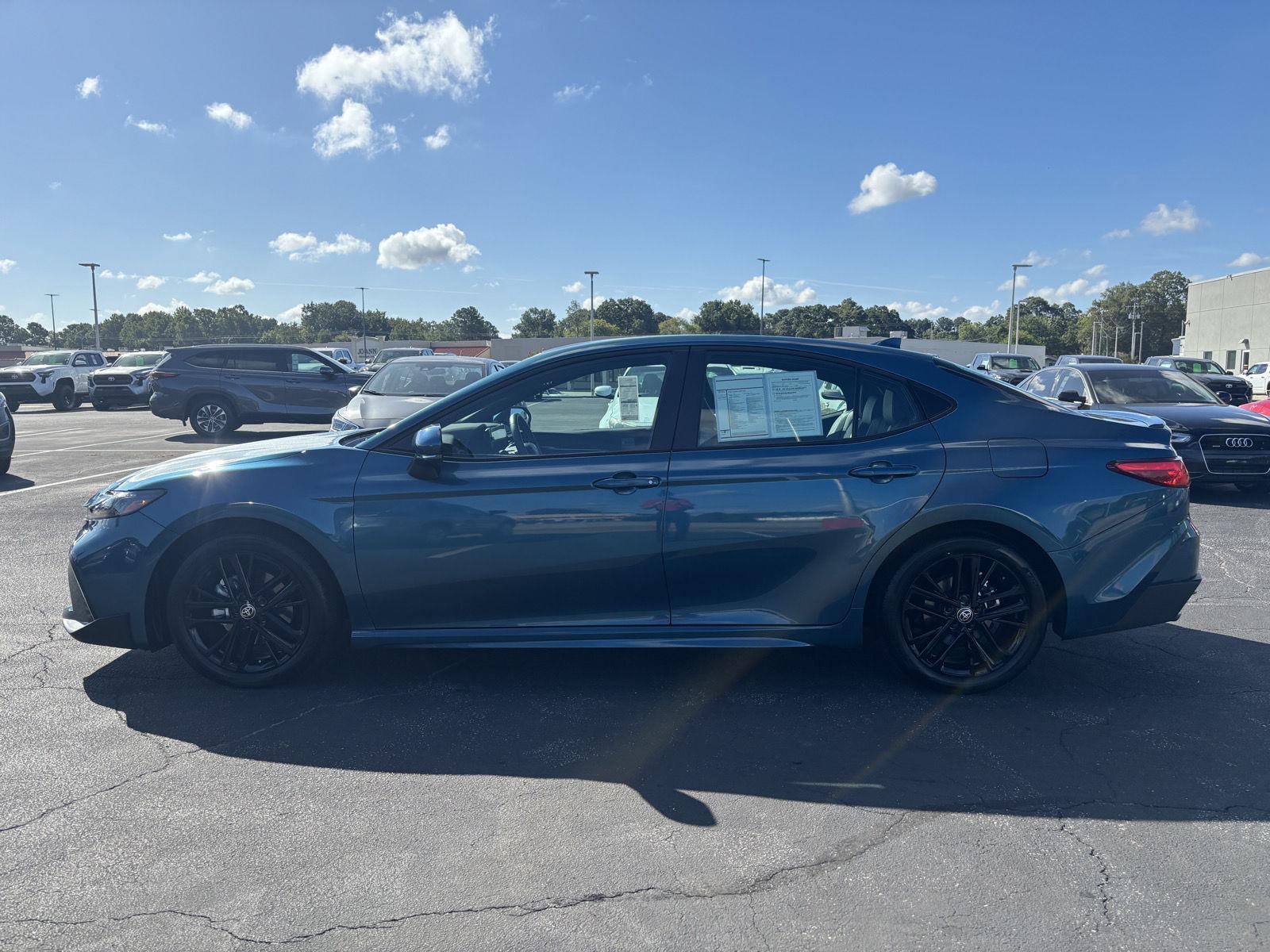 2025 Toyota Camry SE photo 4