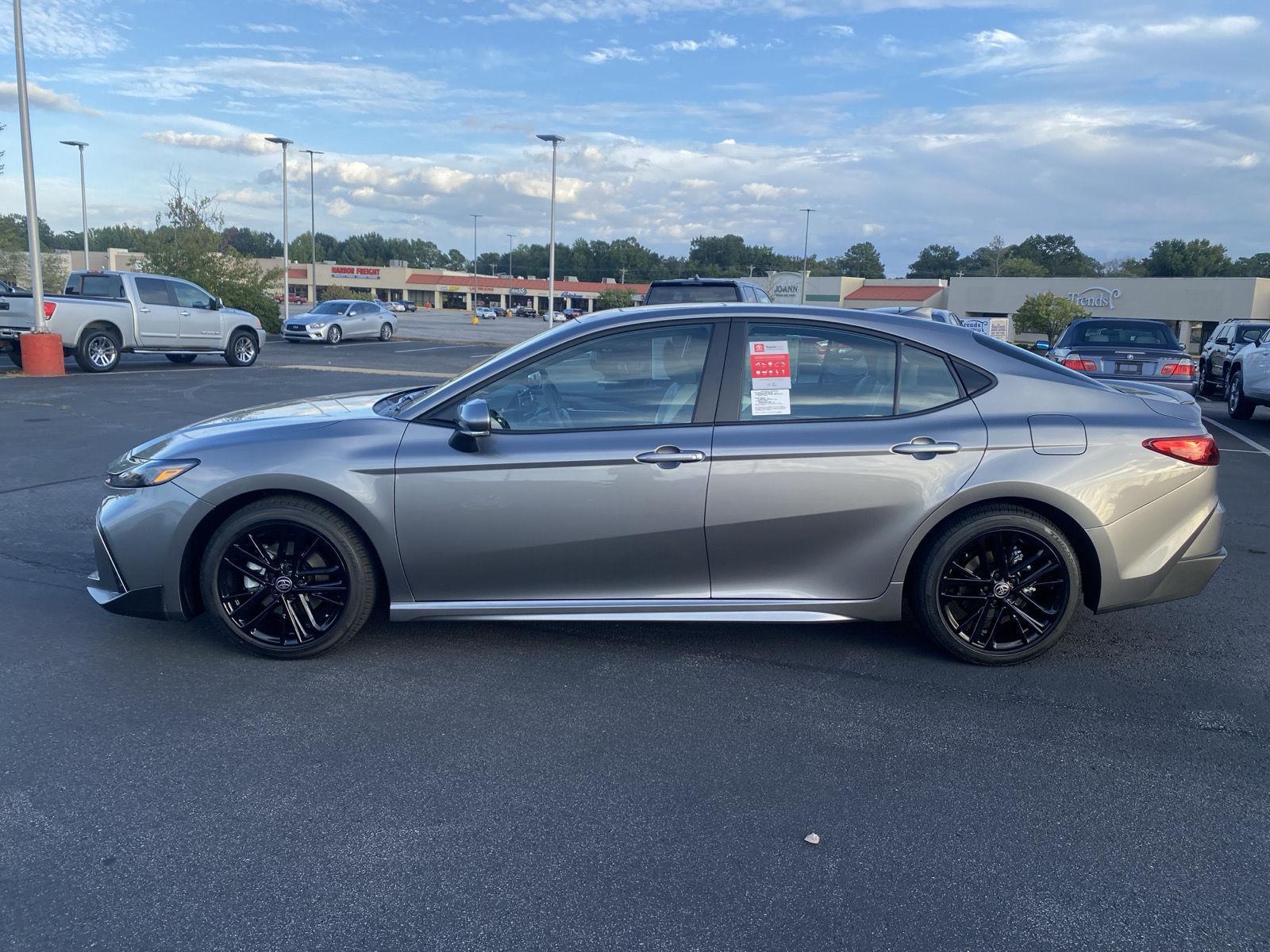 2026 Toyota Camry SE photo 4