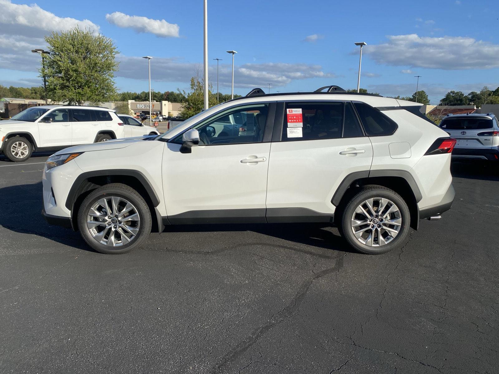 2025 Toyota RAV4 XLE Premium photo 4