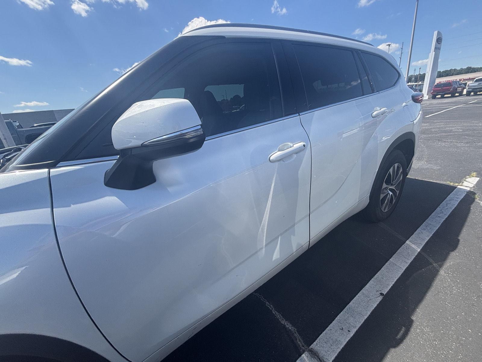 2022 Toyota Highlander Hybrid XLE photo 4