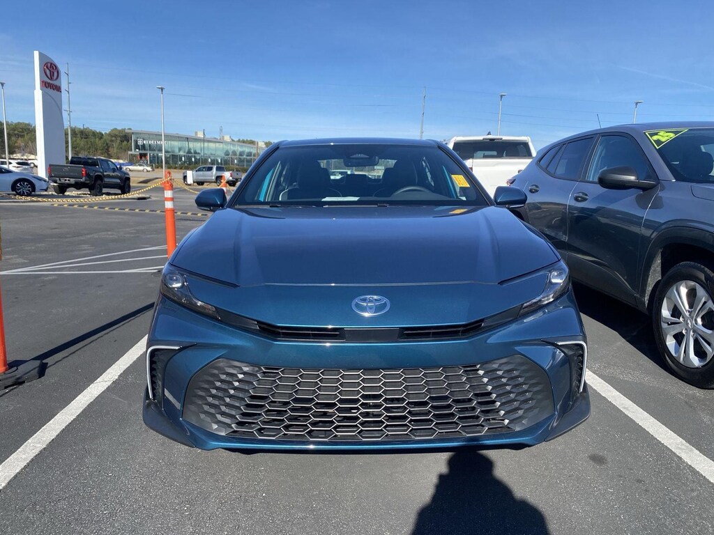 Used 2025 Toyota Camry SE Sedan