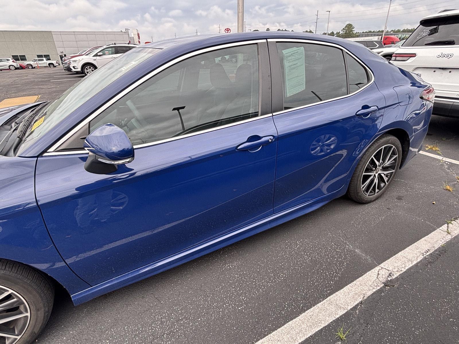 2023 Toyota Camry SE photo 4