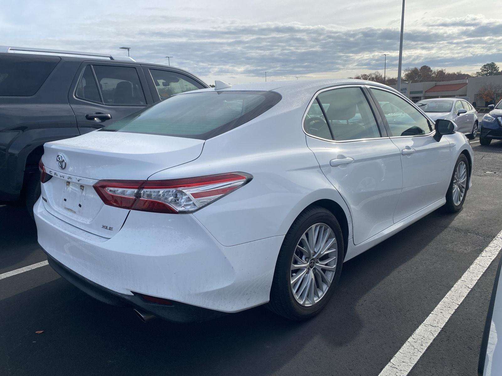 2020 Toyota Camry XLE photo 2