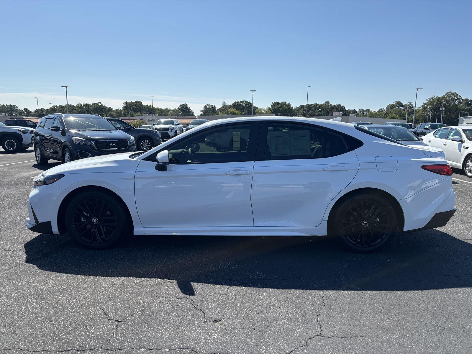 2025 Toyota Camry SE photo 4