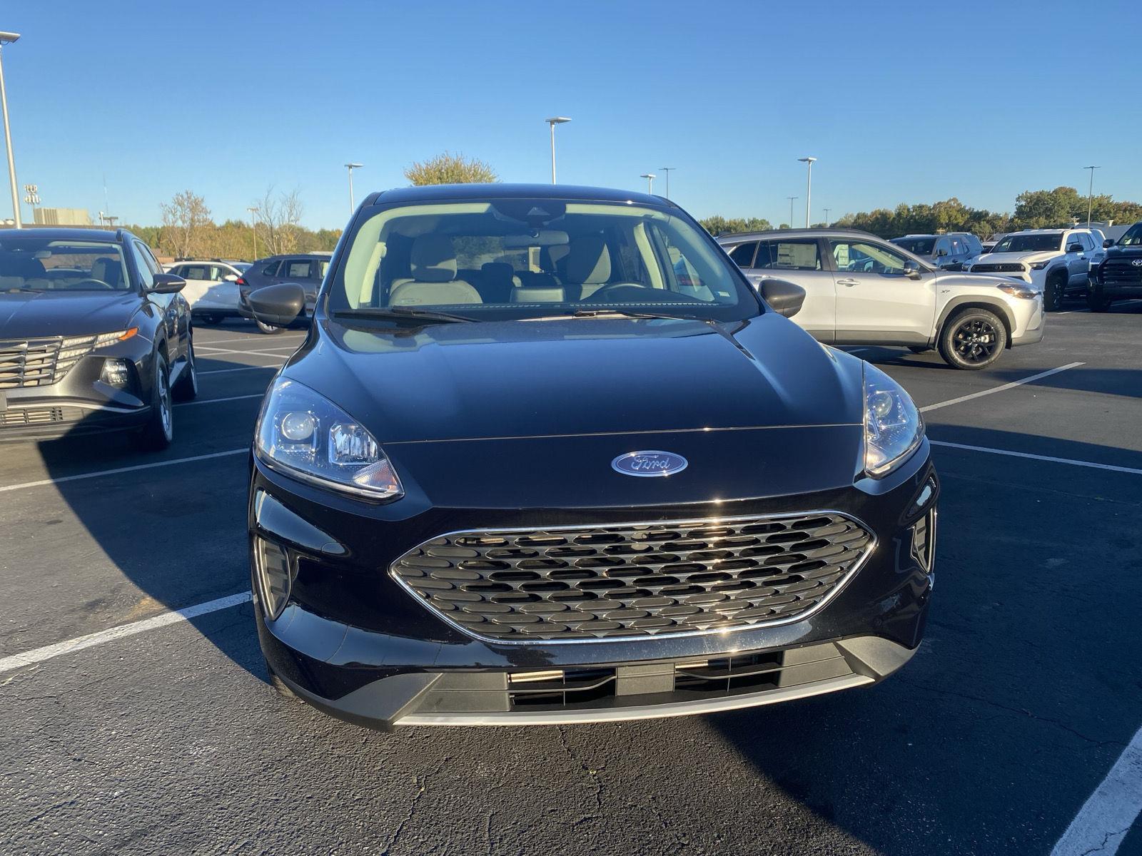 2022 Ford Escape SE photo 2