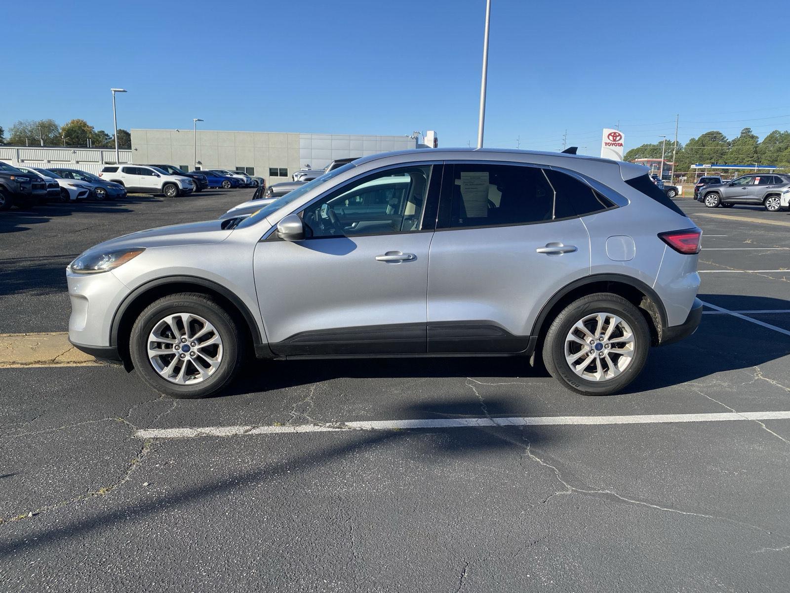 2020 Ford Escape SE photo 3