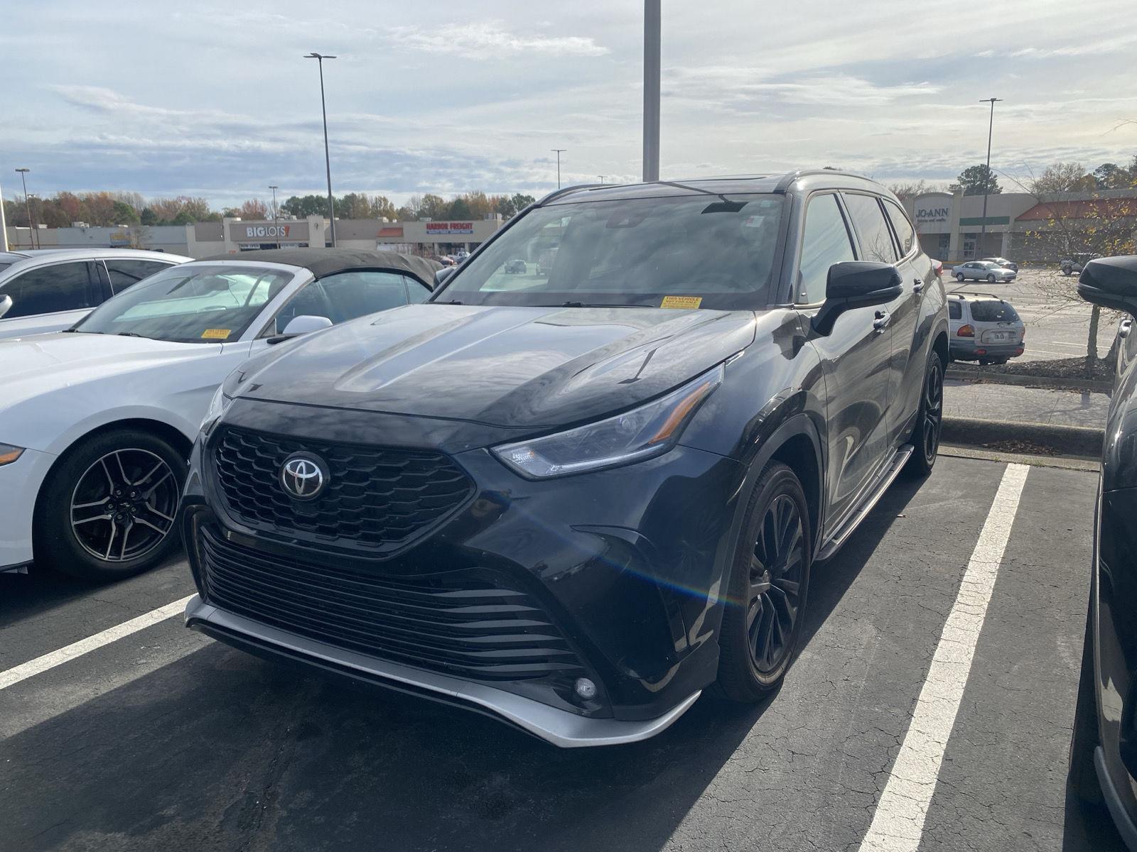 2023 Toyota Highlander L photo 2