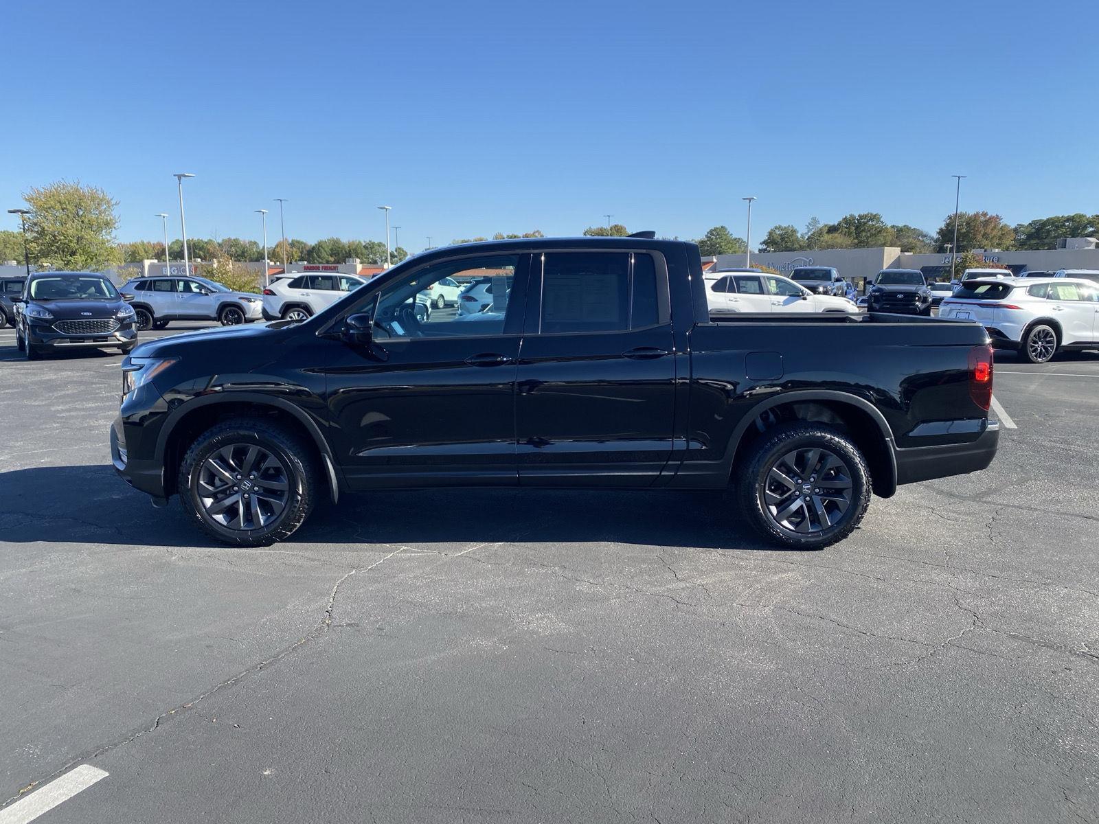 2023 Honda Ridgeline Sport photo 2