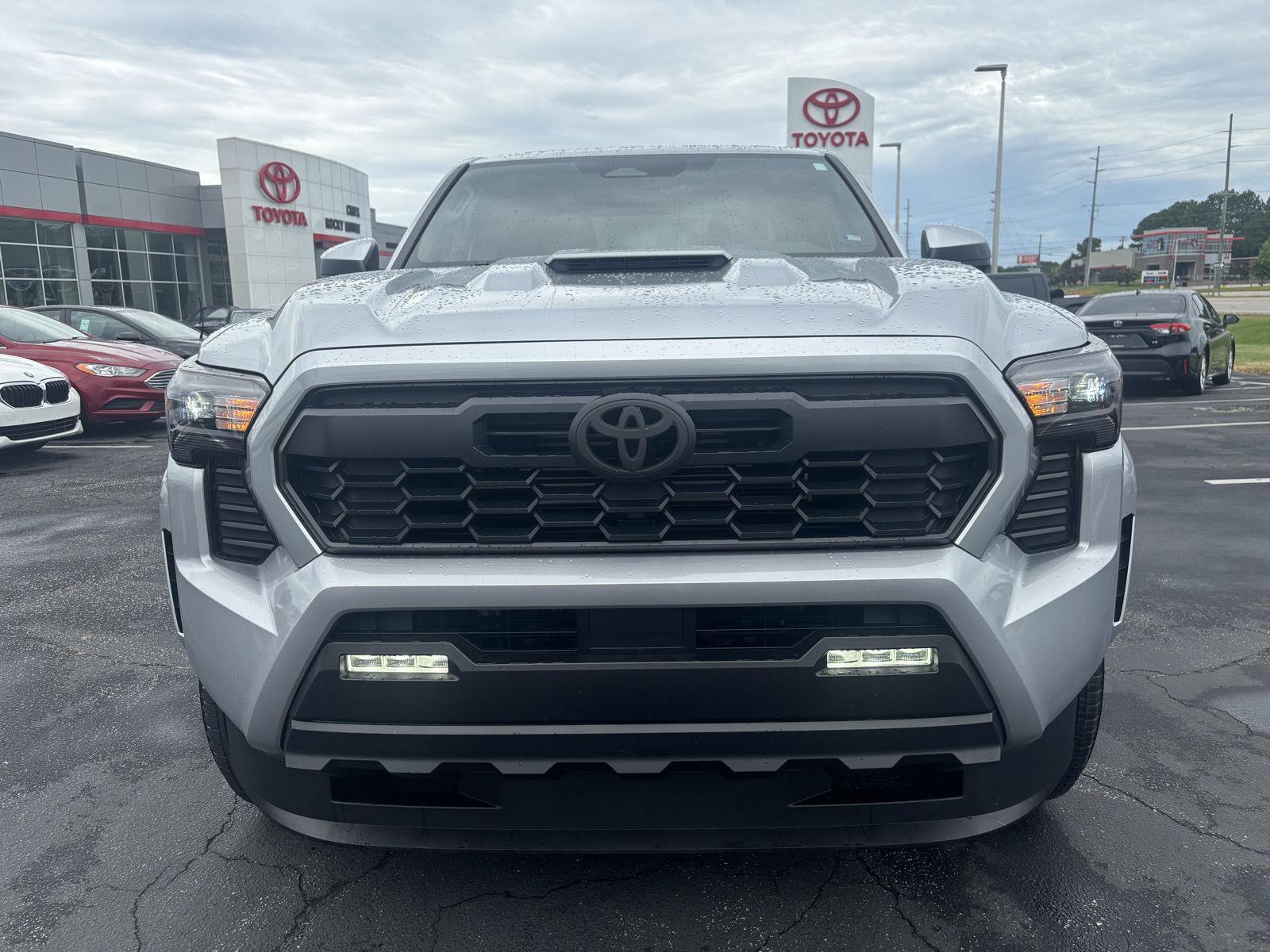 2024 Toyota Tacoma TRD Sport photo 2