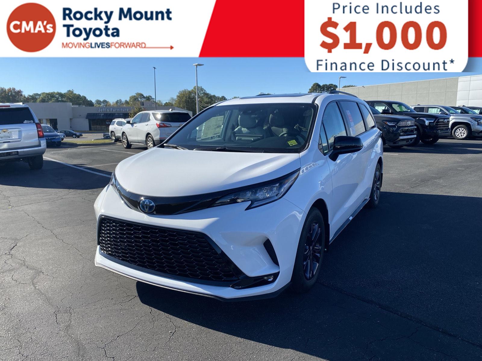 2025 Toyota Sienna XSE photo 3