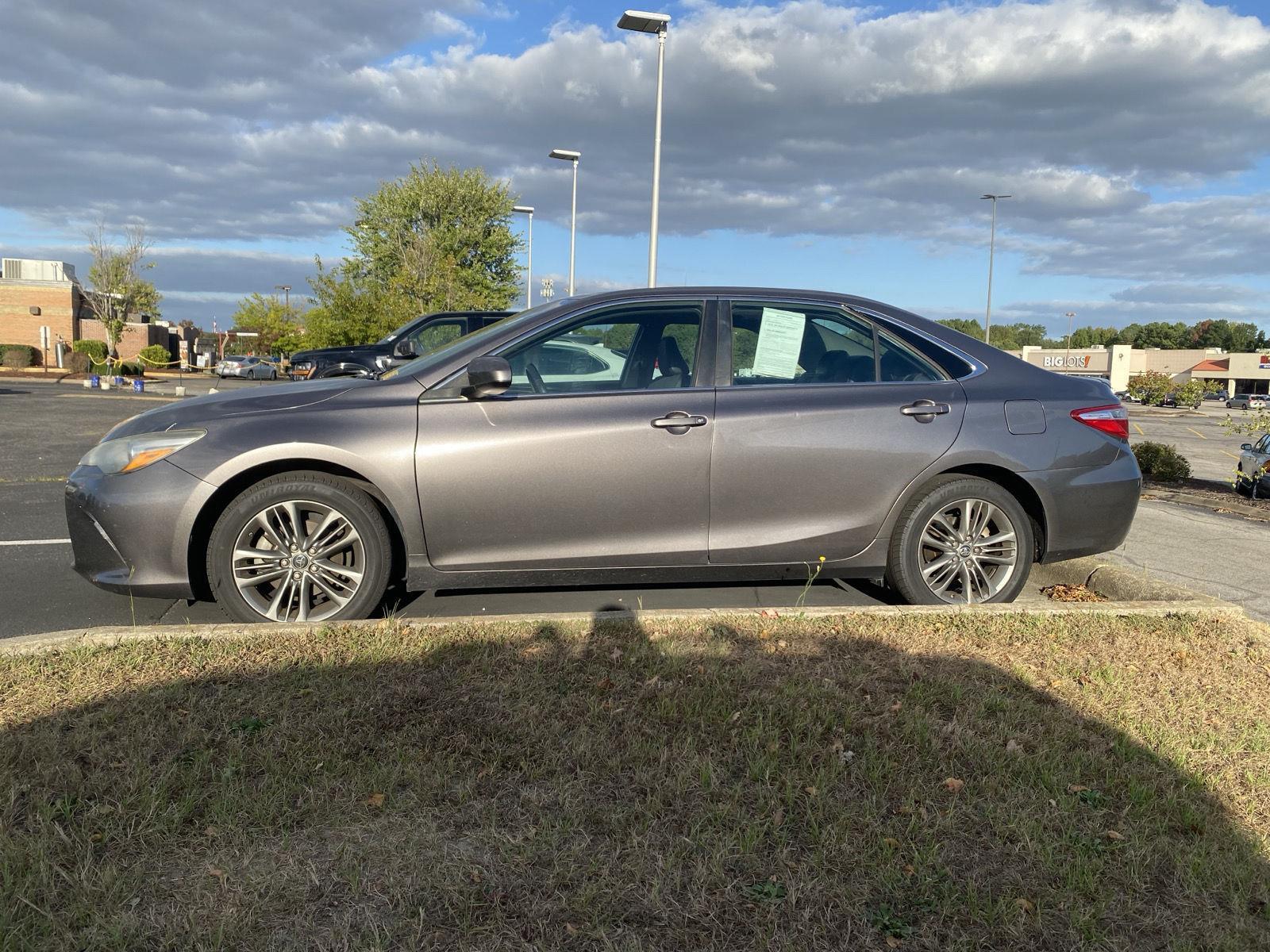 2017 Toyota Camry SE photo 4
